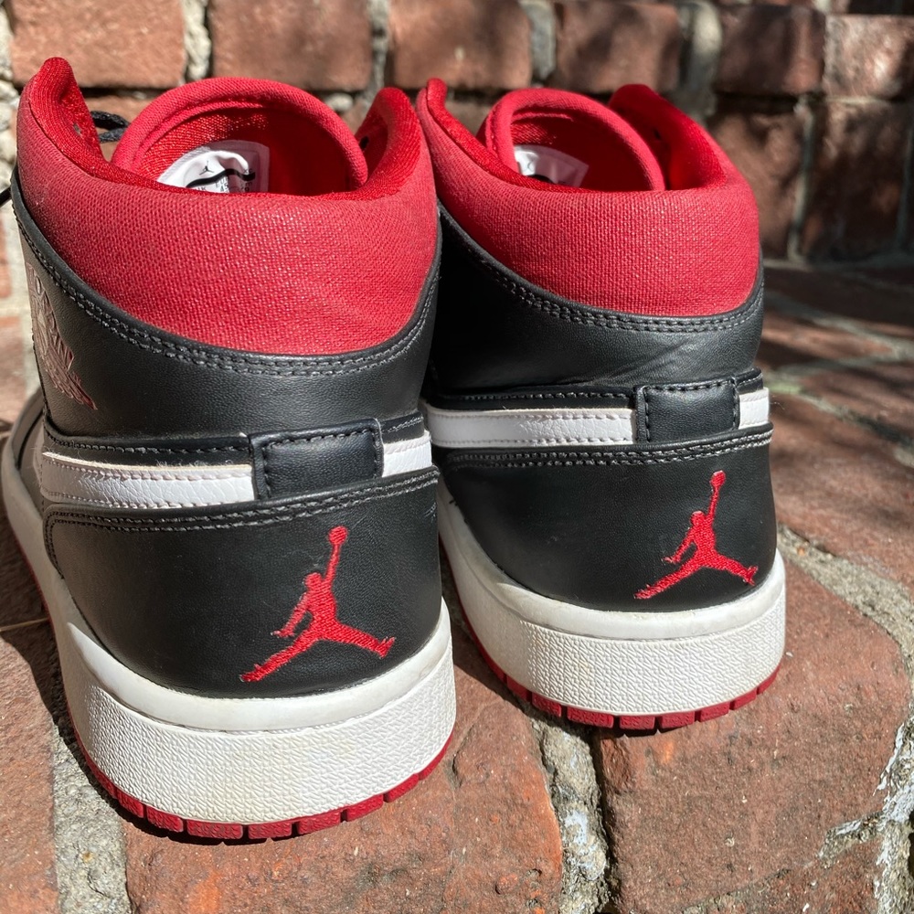 Air Jordan 1 Mid Black/Red - Picture 4 of 5